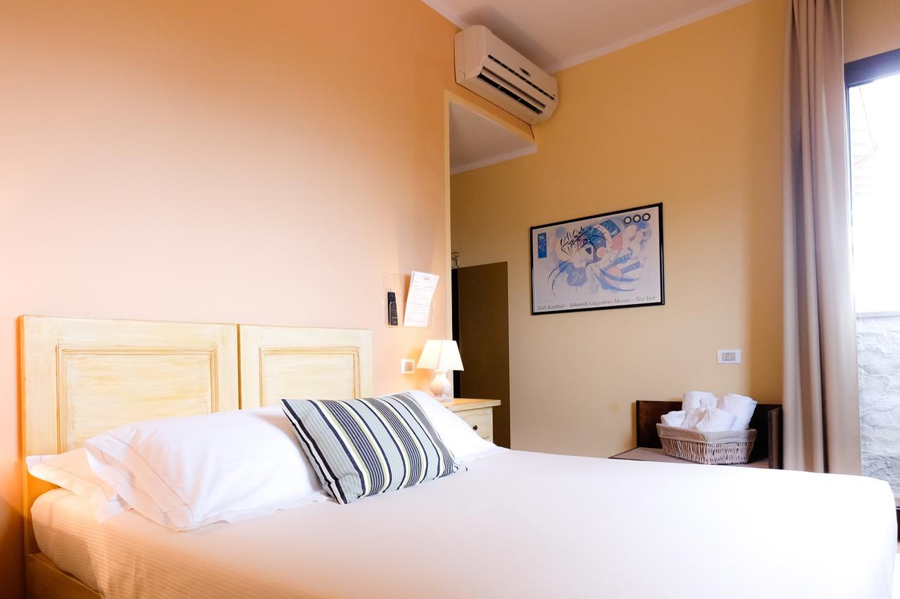 ลา ตริโกลา Hotel ลาสเปเซีย ภายนอก รูปภาพ